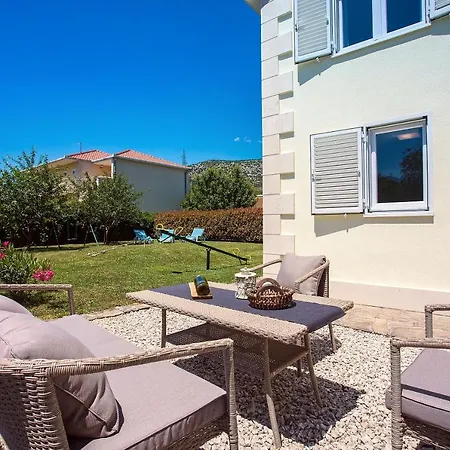 Villa Provos Tugare